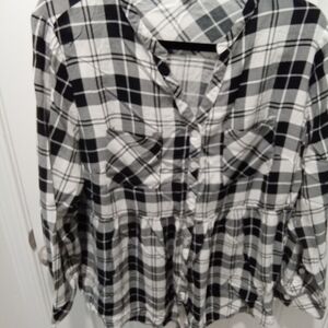August Mist Plus Size 1X. Black and White Plaid Button-Up Shirt w/ Ruffled Hem